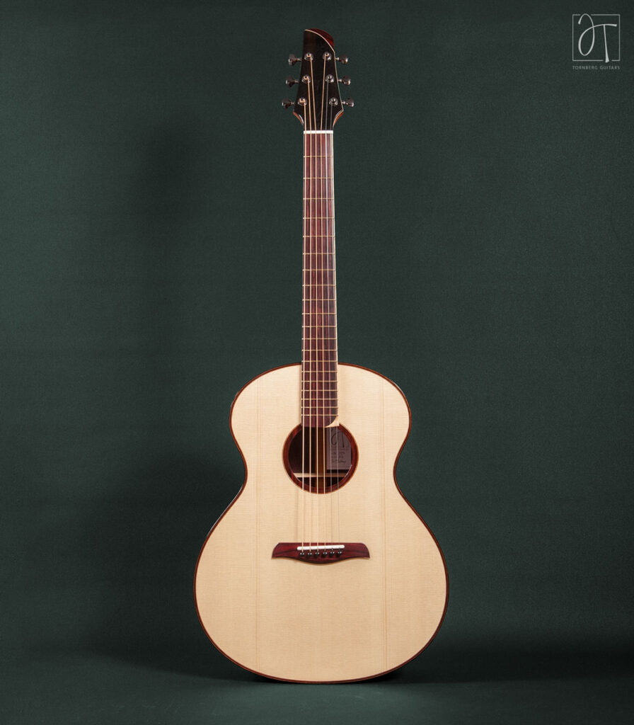 Custom guitar SJ small jumbo cutaway Bois de Rose acoustic guitar with Italian Spruce top