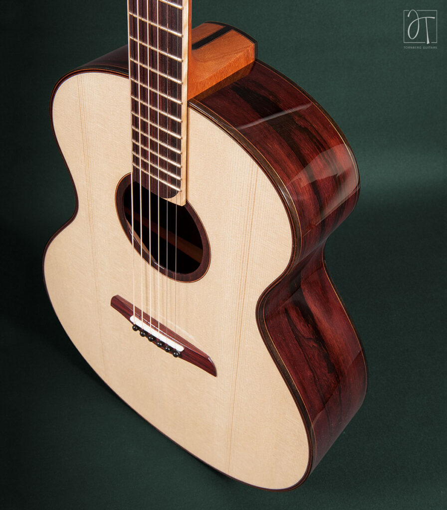 Bespoke guitar SJ small jumbo cutaway Bois de Rose acoustic guitar with Italian Spruce top