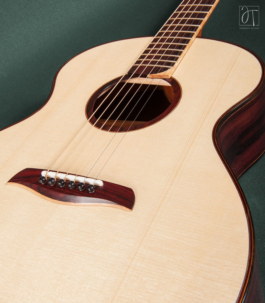 Custom guitar SJ small jumbo cutaway Bois de Rose acoustic guitar with Italian Spruce top