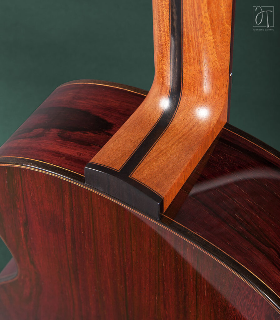 Neck heel decoration miter join