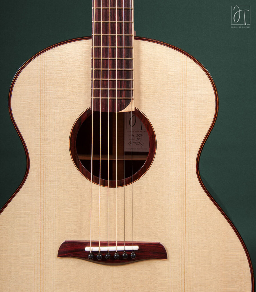 Custom guitar SJ small jumbo cutaway Bois de Rose acoustic guitar with Italian Spruce top