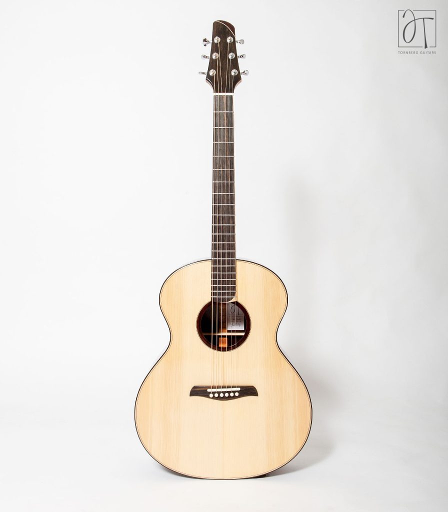 SJ small jumbo with adirondack spruce and bois de rose