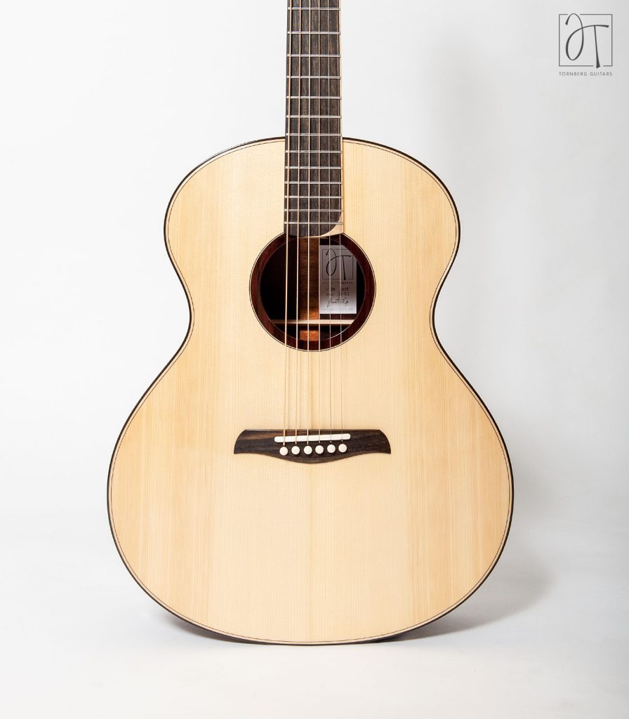 SJ small jumbo with adirondack spruce and bois de rose