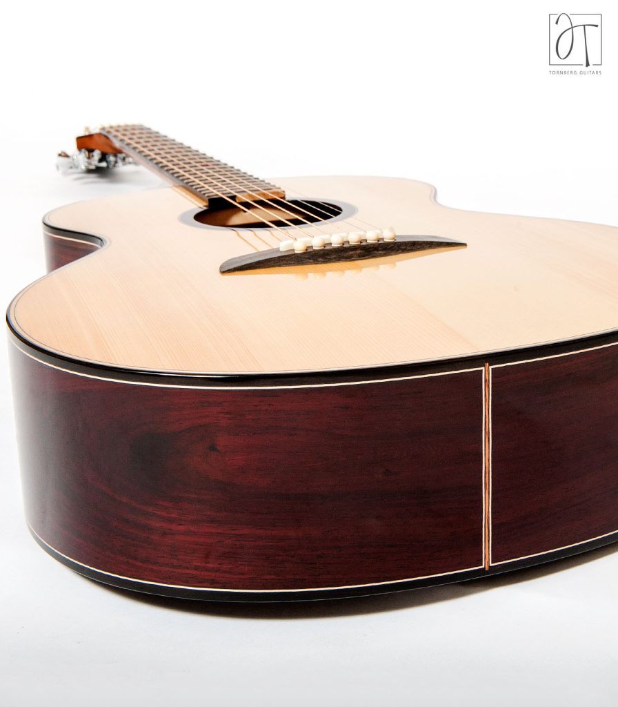 Suptle mahogany end graft with ebony binfings